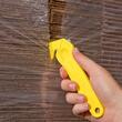 Cutter profesional de siguranta EBC1 cu lama ascunsa, corp galben