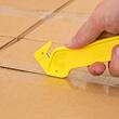 Cutter profesional de siguranta EBC1 cu lama ascunsa, corp galben